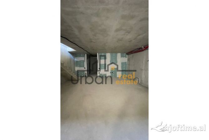 Villa di lusso in vendita a Tirana 6+1, Vuoto
