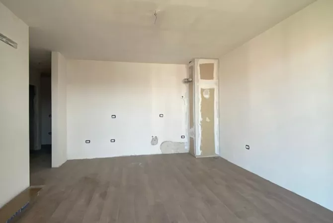 Appartamento in vendita a Tirana 1+1, Vuoto