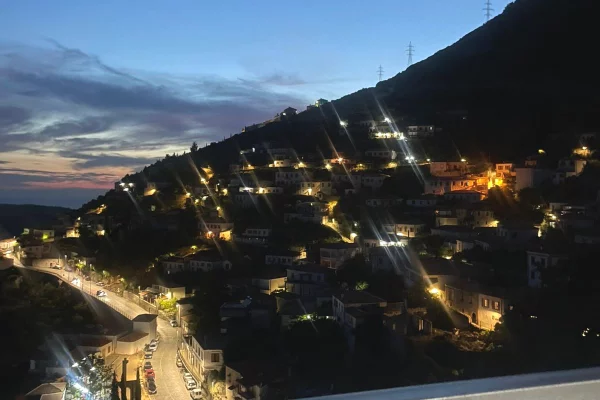 Shtepi ne shitje Apartament ne Himare, 2+1, Mobilimi E mobiluar, Pagesa 2,000,000  Euro.