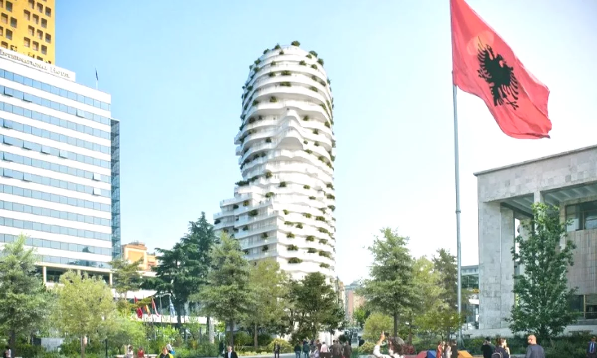 Shitet, Ambient Biznesi, Prane Qendres, Tirana - 210000Euro | 37 m2