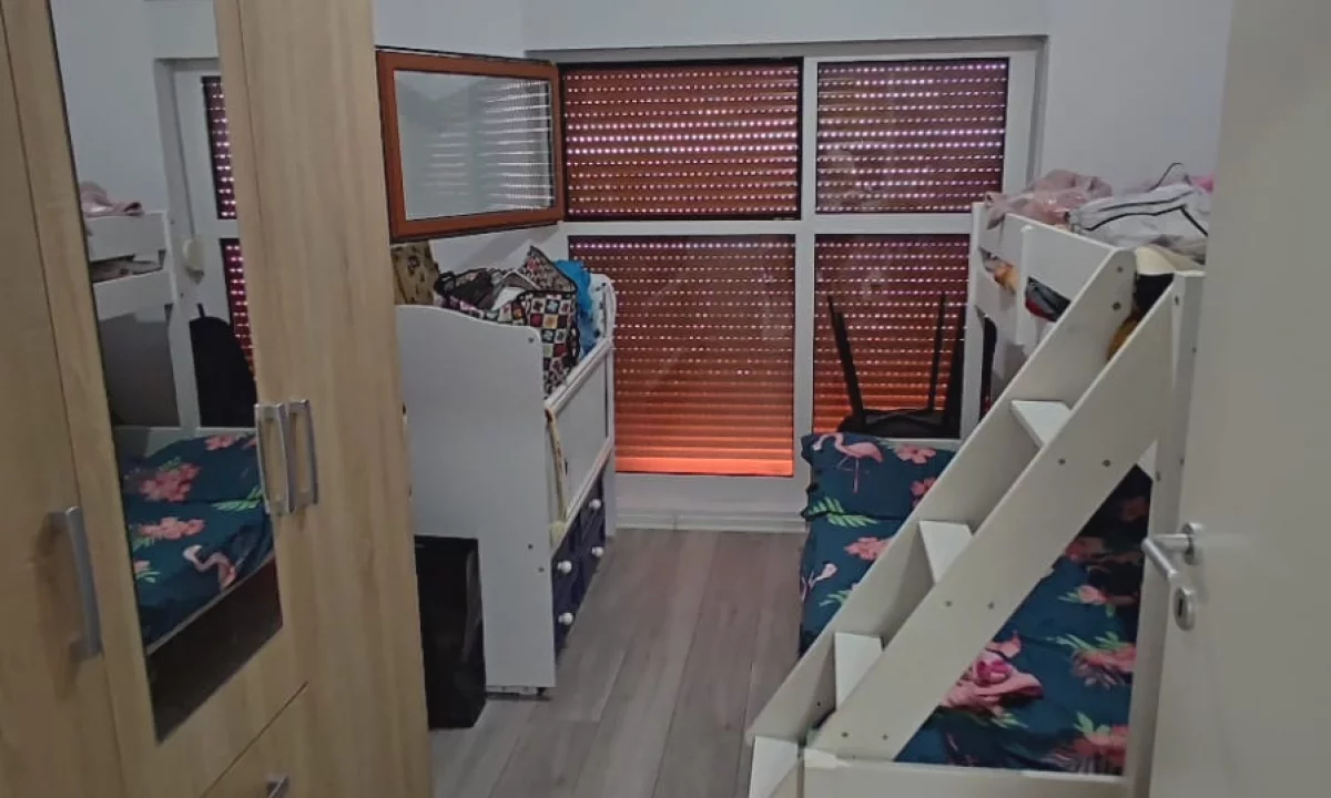 Shtepi ne shitje Apartament ne Tirane, 2+1, Mobilimi E mobiluar, Pagesa 175,000  Euro.