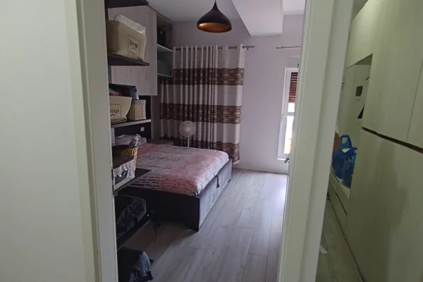 Shtepi ne shitje Apartament ne Tirane, 2+1, Mobilimi E mobiluar, Pagesa 175,000  Euro.