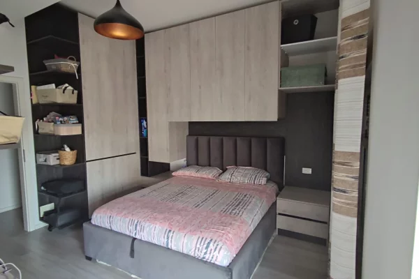 Shtepi ne shitje Apartament ne Tirane, 2+1, Mobilimi E mobiluar, Pagesa 175,000  Euro.