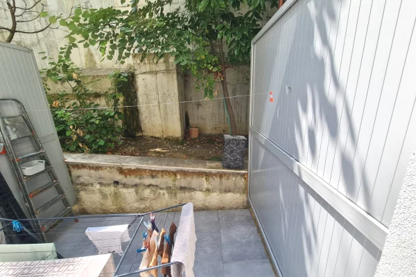 Shtepi ne shitje Apartament ne Tirane, Garsoniere, Mobilimi E mobiluar, Pagesa 230,000  Euro.