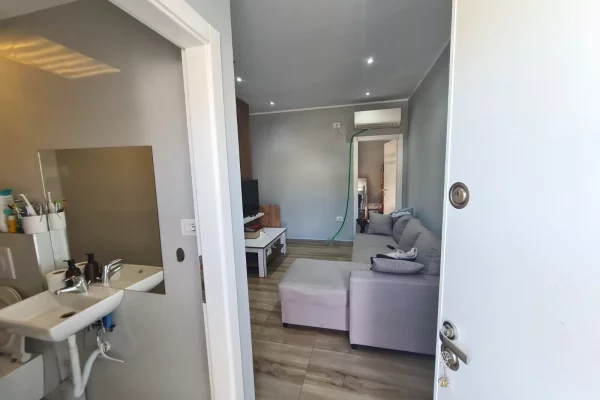 Shtepi ne shitje Apartament ne Tirane, Garsoniere, Mobilimi E mobiluar, Pagesa 230,000  Euro.
