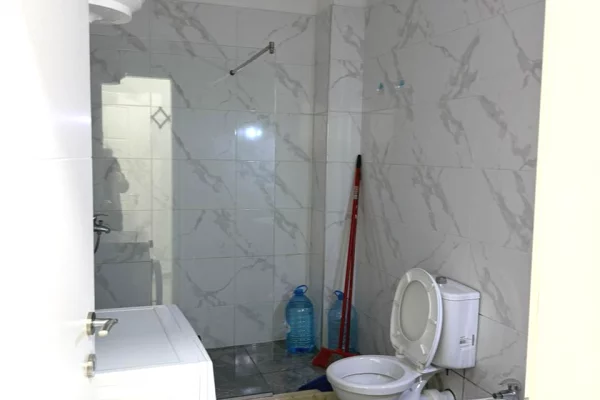 Shtepi ne shitje Apartament ne Tirane, 2+1, Mobilimi E mobiluar, Pagesa 105,000  Euro.