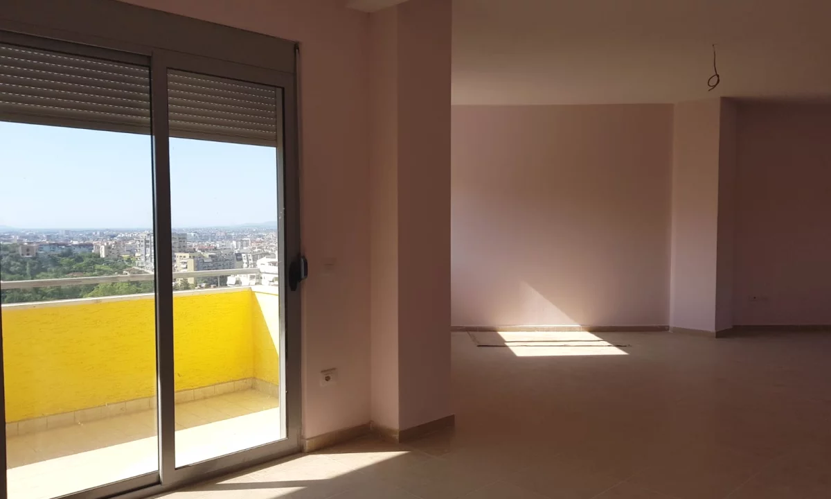 Shtepi ne shitje Apartament ne Tirane, 3+1, Mobilimi Pjeserisht e mobiluar, Pagesa 350,000  Euro.