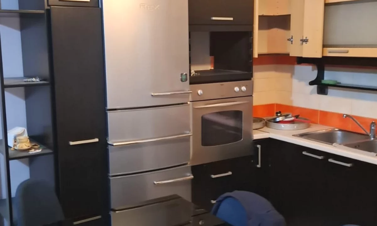 Shtepi me qera Apartament ne Tirane, 2+1, Mobilimi E mobiluar, Pagesa 700  Euro.