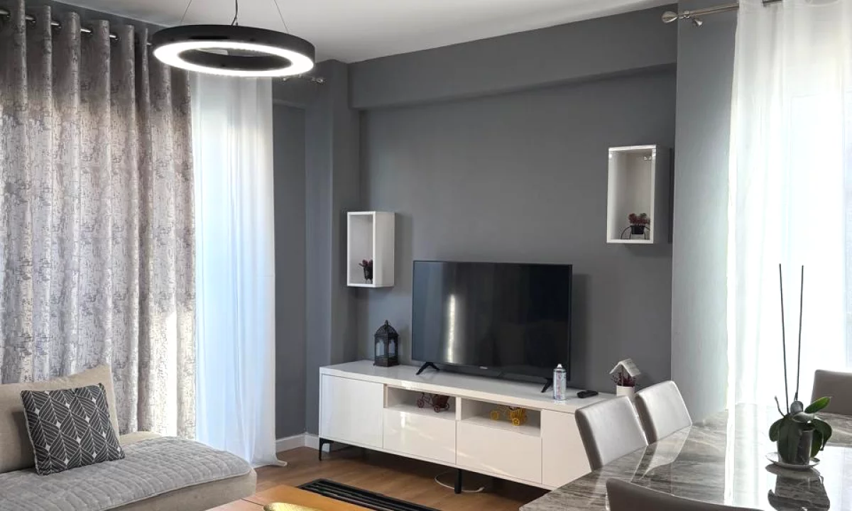 Shtepi me qera Apartament ne Tirane, 2+1, Mobilimi E mobiluar, Pagesa 700  Euro.