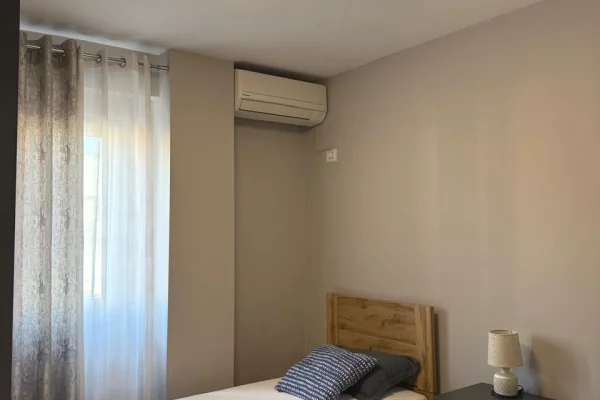 Shtepi me qera Apartament ne Tirane, 2+1, Mobilimi E mobiluar, Pagesa 700  Euro.