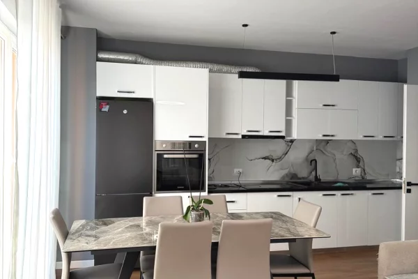 Shtepi me qera Apartament ne Tirane, 2+1, Mobilimi E mobiluar, Pagesa 700  Euro.