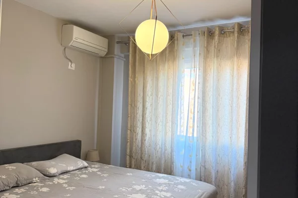 Shtepi me qera Apartament ne Tirane, 2+1, Mobilimi E mobiluar, Pagesa 700  Euro.