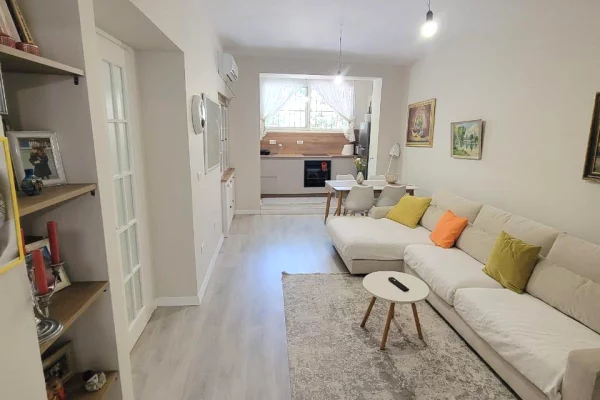 Appartamento in vendita a Tirana 1+1, Arredato