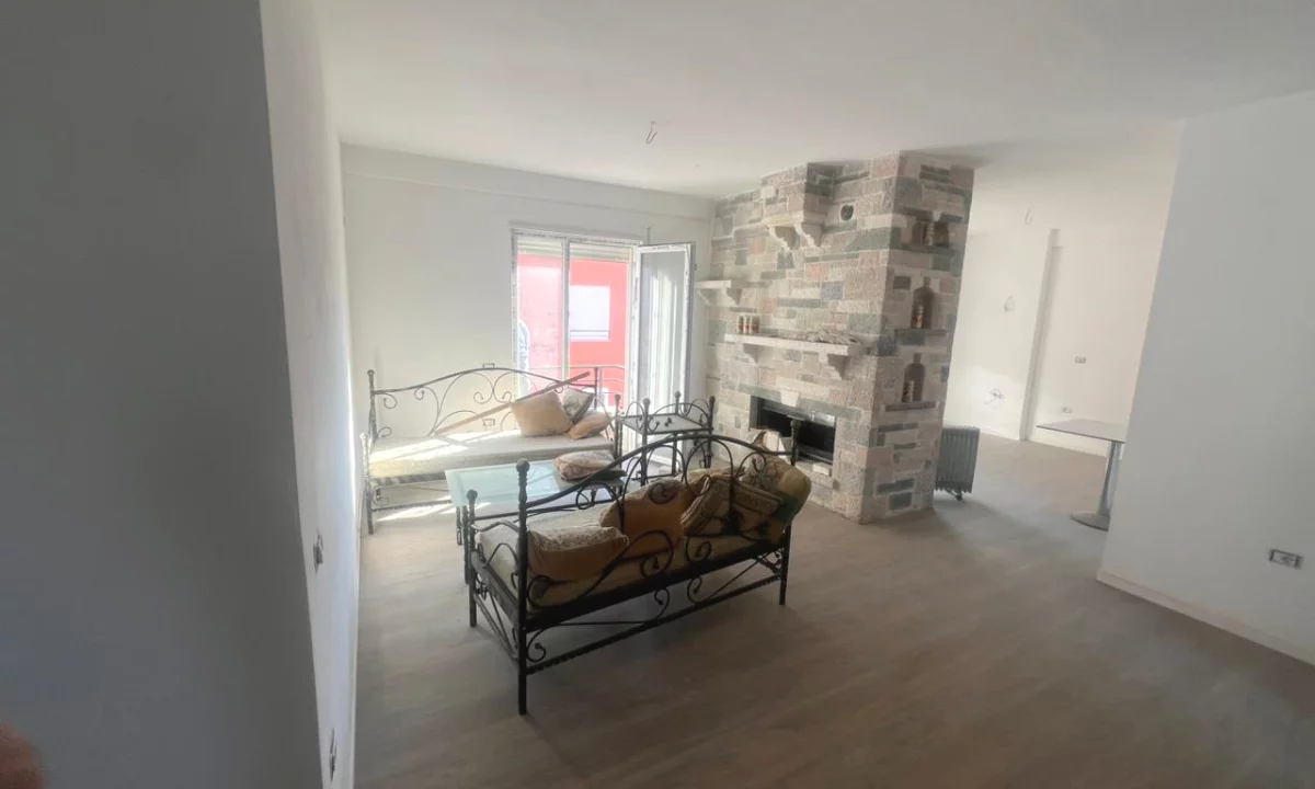 Qera, Ambient Biznesi + Post Parkim, Selite, Tirane - 800Euro | 150 m2