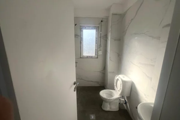 Qera, Ambient Biznesi + Post Parkim, Selite, Tirane - 800Euro | 150 m2