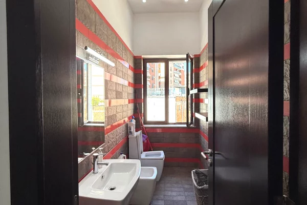 Shtepi me qera Apartament ne Tirane, 2+1, Mobilimi E mobiluar, Pagesa 1,200  Euro.