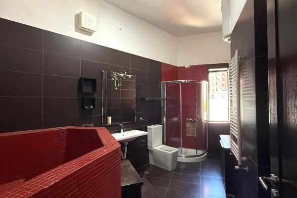 Shtepi me qera Apartament ne Tirane, 2+1, Mobilimi E mobiluar, Pagesa 1,200  Euro.