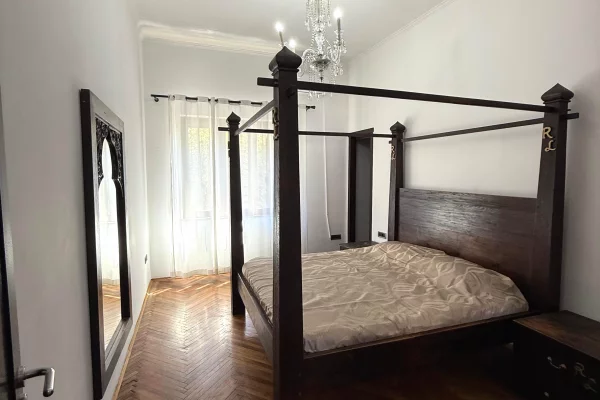 Shtepi me qera Apartament ne Tirane, 2+1, Mobilimi E mobiluar, Pagesa 1,200  Euro.