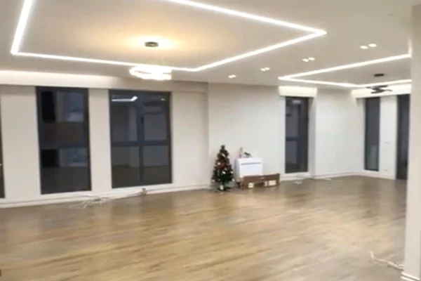 Tirane, jepet me qera ambjent biznesi Kati 2, 240 m² 4.500 € (PRANE QENDRES)