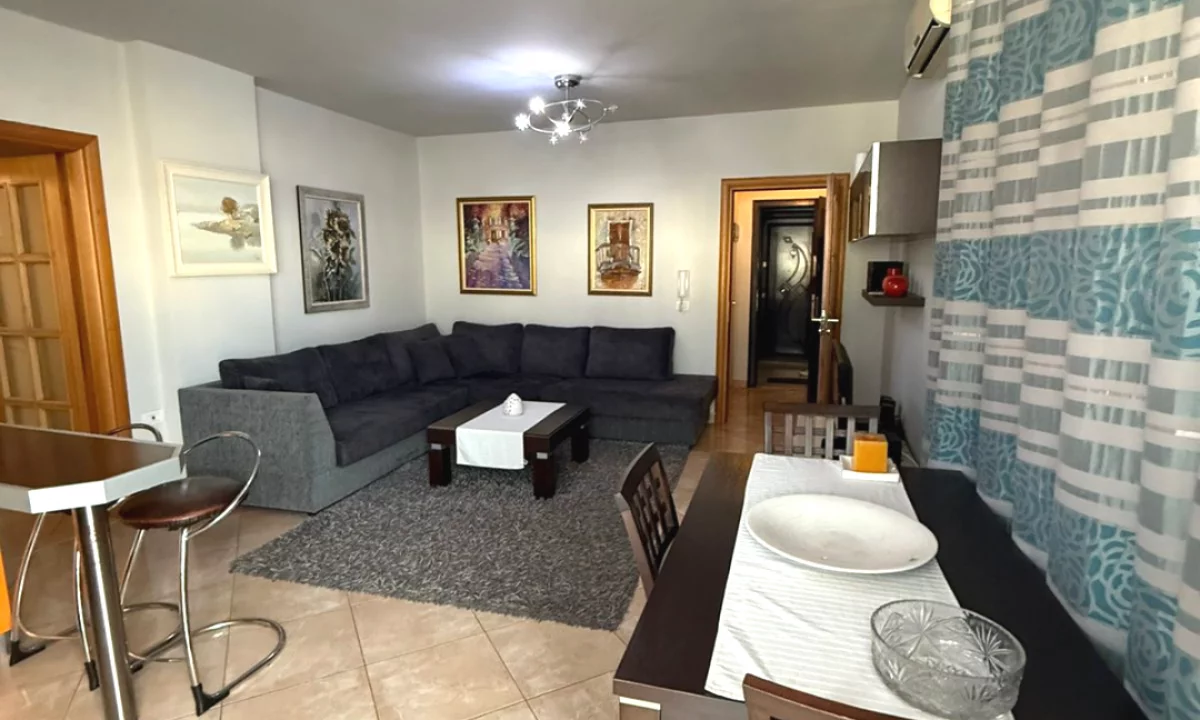 Shtepi ne shitje Apartament ne Tirane, 2+1, Mobilimi E mobiluar, Pagesa 170,000  Euro.