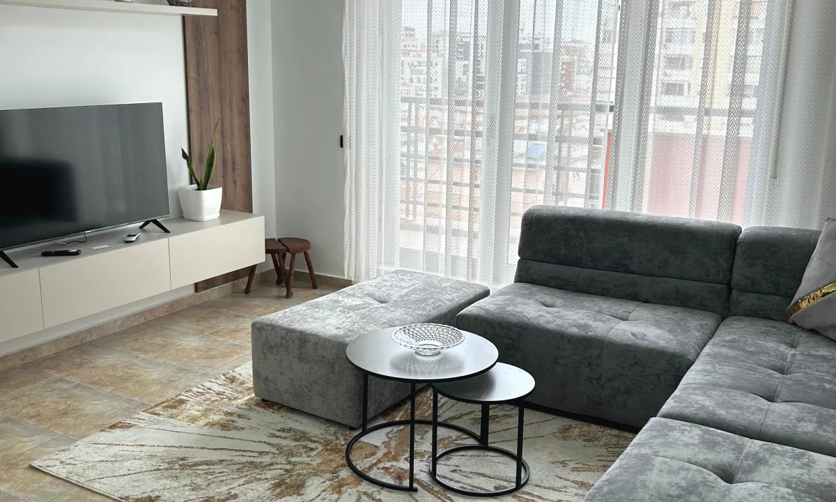 Appartamento in affitto a Tirana 2+1, Arredato