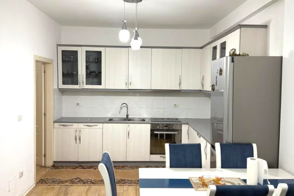 Shtepi ne shitje Apartament ne Tirane, 1+1, Mobilimi E mobiluar, Pagesa 120,000  Euro.