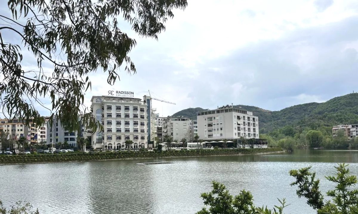 Shtepi ne shitje Apartament ne Tirane, 1+1, Mobilimi Bosh, pa mobiluar, Pagesa 223,000  Euro.