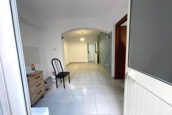 Qera, Ambient Biznesi, Stadiumi Dinamo, Tirane - 400Euro | 50 m2