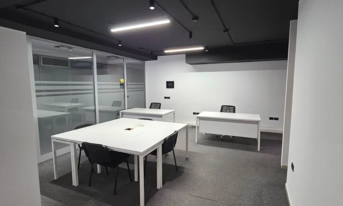 Qera, Zyre , Pazarin e Ri, Tirane - 1100Euro | 72 m2