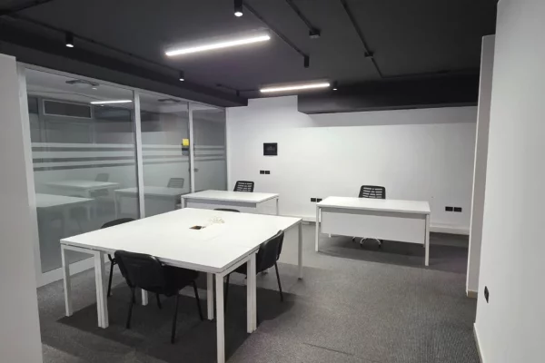 Ambient biznesi me qera 3+1 ne Tirane - 1,100 Euro