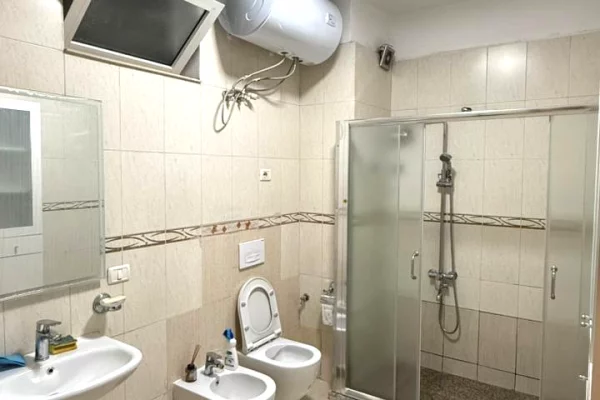 Appartamento in affitto a Tirana 1+1, Arredato