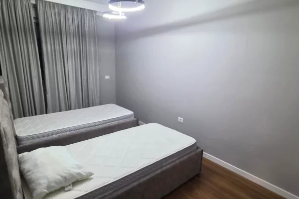 Shtepi me qera Apartament ne Tirane, 2+1, Mobilimi E mobiluar, Pagesa 800  Euro.
