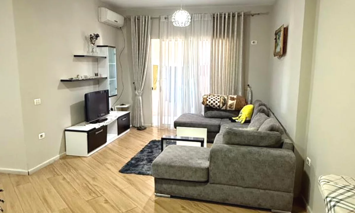 Shtepi ne shitje Apartament ne Tirane, 2+1, Mobilimi E mobiluar, Pagesa 125,000  Euro.