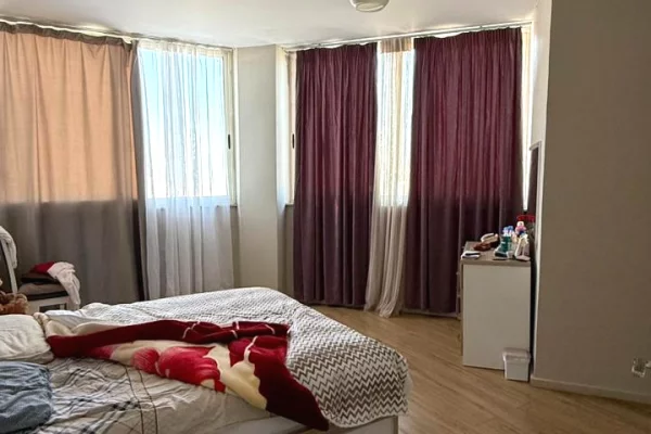 Shtepi ne shitje Apartament ne Tirane, 2+1, Mobilimi E mobiluar, Pagesa 125,000  Euro.