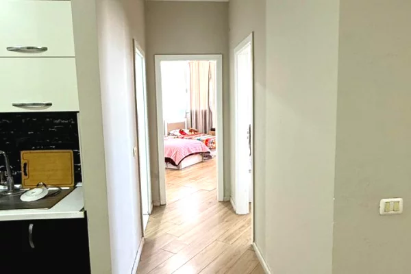 Shtepi ne shitje Apartament ne Tirane, 2+1, Mobilimi E mobiluar, Pagesa 125,000  Euro.