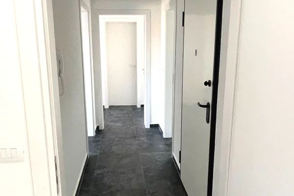 Apartment for rent in Tirana 2+1, Emty