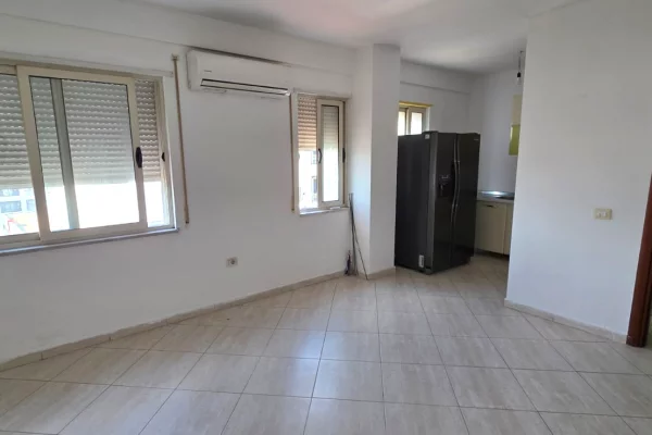 Shtepi me qera Apartament ne Tirane, 2+1, Mobilimi Bosh, pa mobiluar, Pagesa 600  Euro.