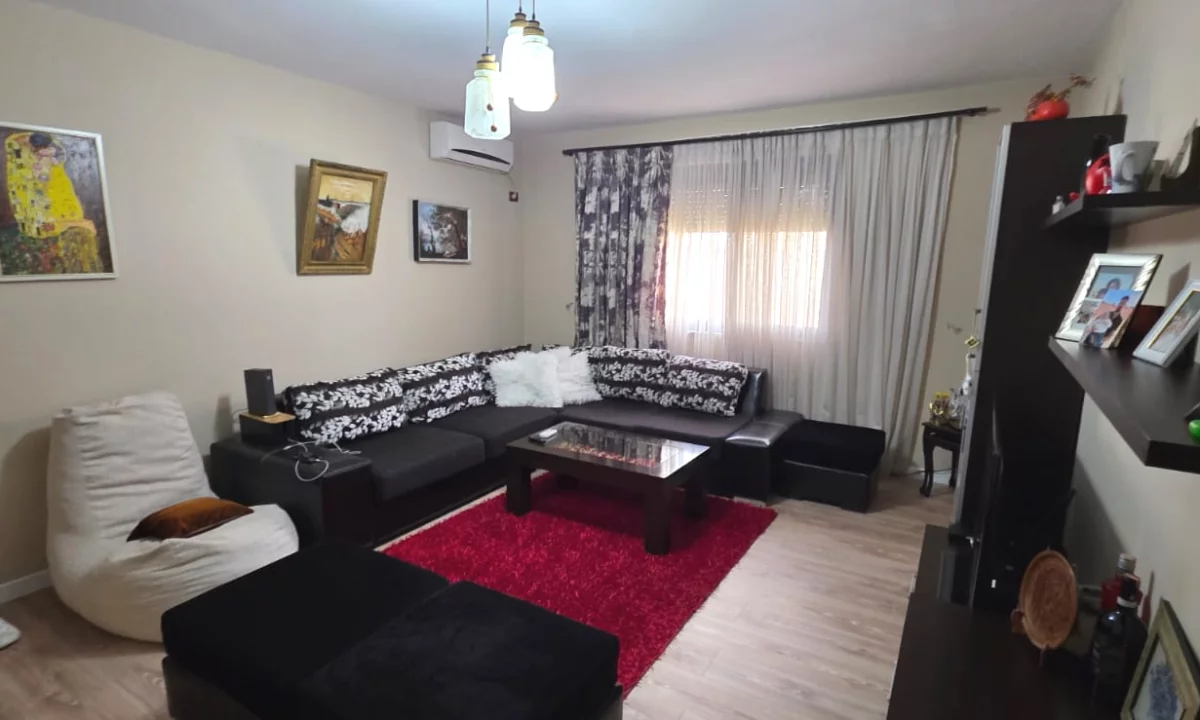 Shtepi ne shitje Apartament ne Tirane, 4+1, Mobilimi E mobiluar, Pagesa 180,000  Euro.