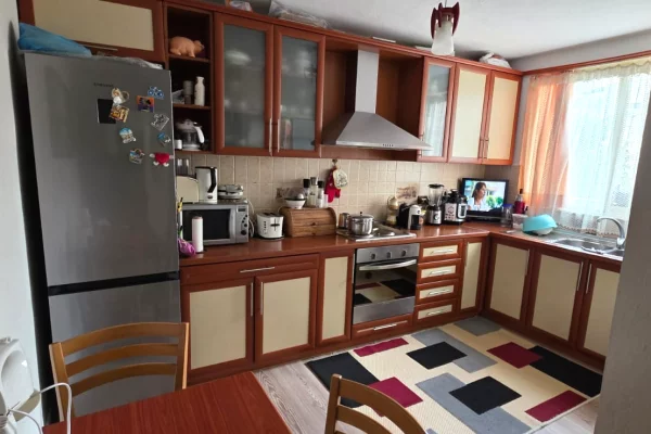 Shtepi ne shitje Apartament ne Tirane, 4+1, Mobilimi E mobiluar, Pagesa 180,000  Euro.