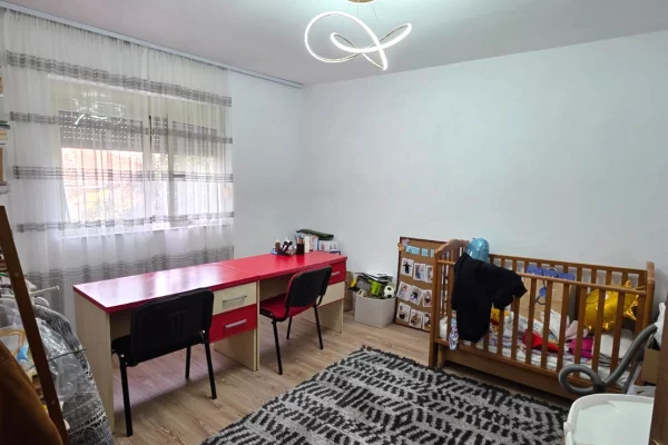Shtepi ne shitje Apartament ne Tirane, 4+1, Mobilimi E mobiluar, Pagesa 180,000  Euro.