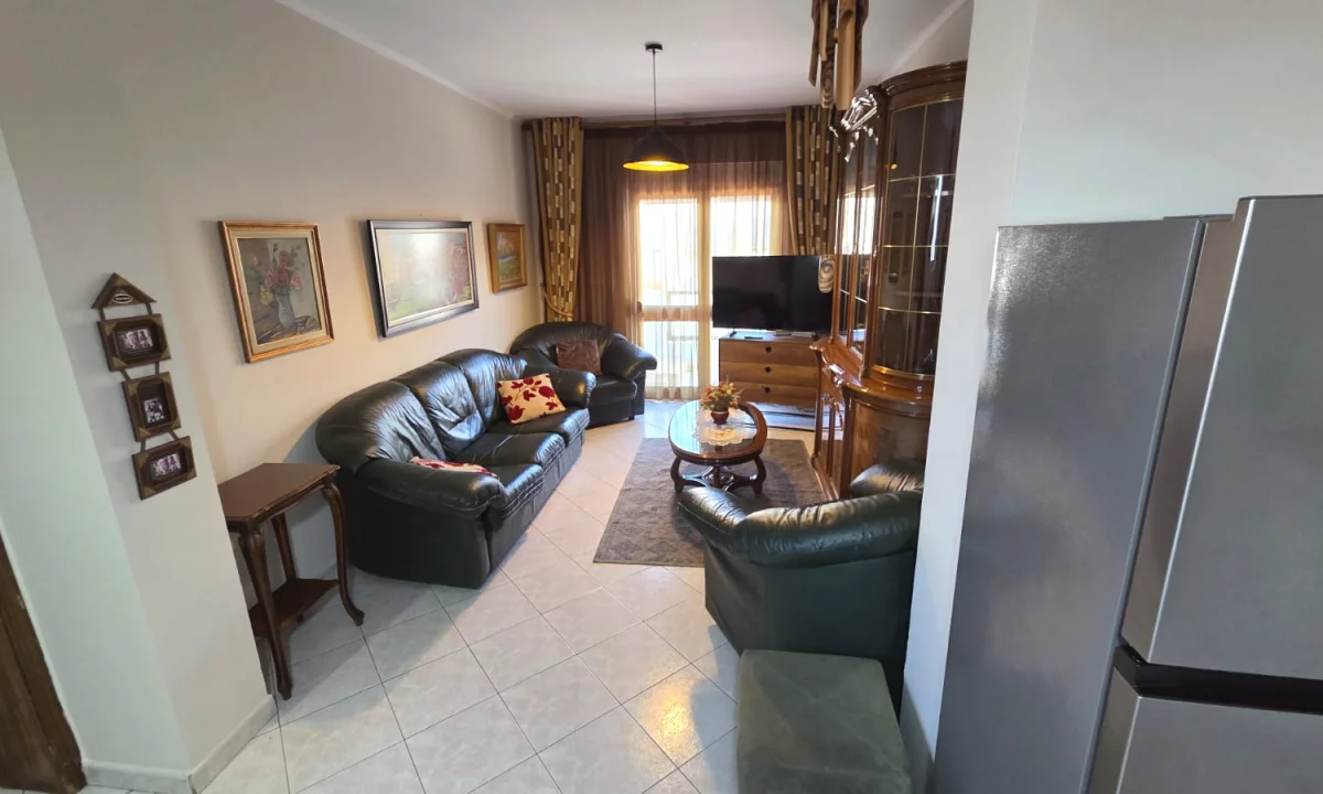 Shtepi me qera Apartament ne Tirane, 2+1, Mobilimi E mobiluar, Pagesa 500  Euro.