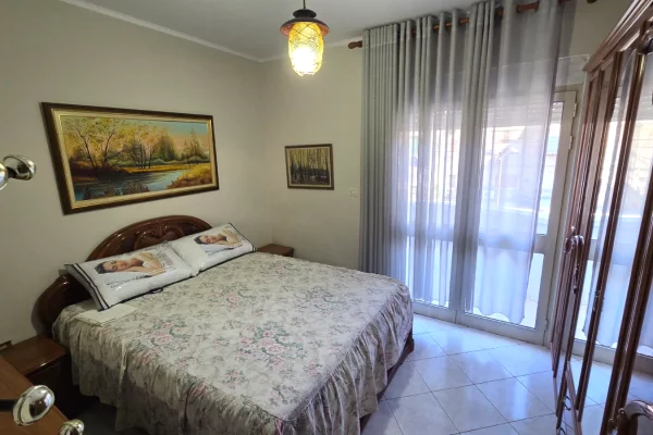 Shtepi me qera Apartament ne Tirane, 2+1, Mobilimi E mobiluar, Pagesa 500  Euro.