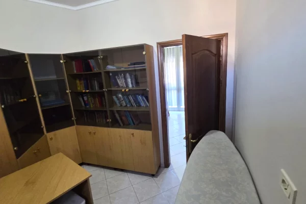 Shtepi me qera Apartament ne Tirane, 2+1, Mobilimi E mobiluar, Pagesa 500  Euro.