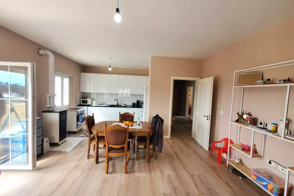 Shtepi ne shitje Apartament ne Tirane, 3+1, Mobilimi E mobiluar, Pagesa 227,000  Euro.