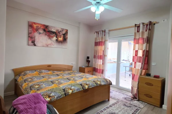 Shtepi ne shitje Apartament ne Tirane, 3+1, Mobilimi E mobiluar, Pagesa 227,000  Euro.