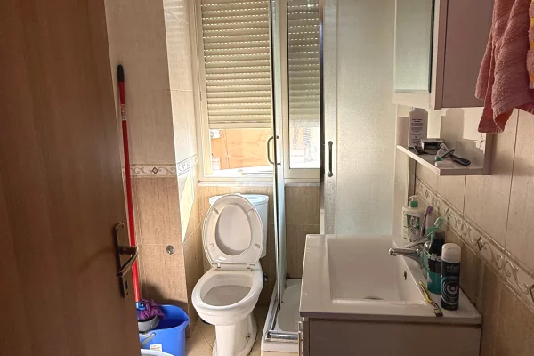 Shtepi me qera Apartament ne Tirane, 1+1, Mobilimi E mobiluar, Pagesa 450  Euro.