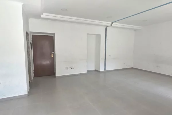 Ambiente Commerciale in Affitto 1+1 a Tirana - 3,000 Euro