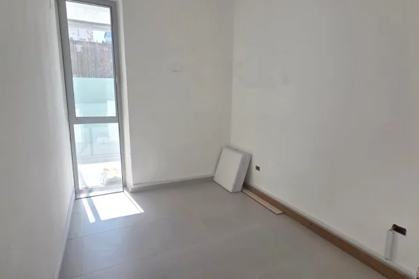 Ambiente Commerciale in Affitto 1+1 a Tirana - 3,000 Euro