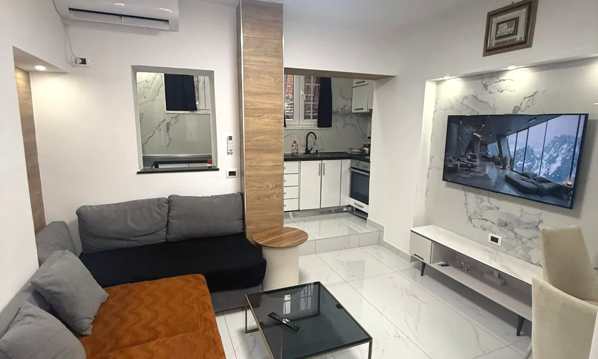 Shtepi me qera Apartament ne Tirane, 1+1, Mobilimi E mobiluar, Pagesa 550  Euro.
