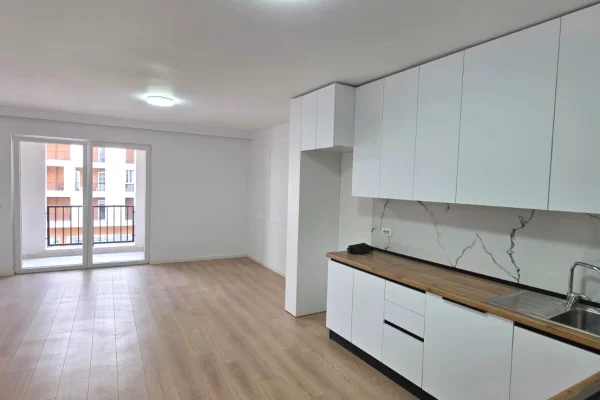 Shtepi me qera Apartament ne Tirane, 2+1, Mobilimi Pjeserisht e mobiluar, Pagesa 530  Euro.